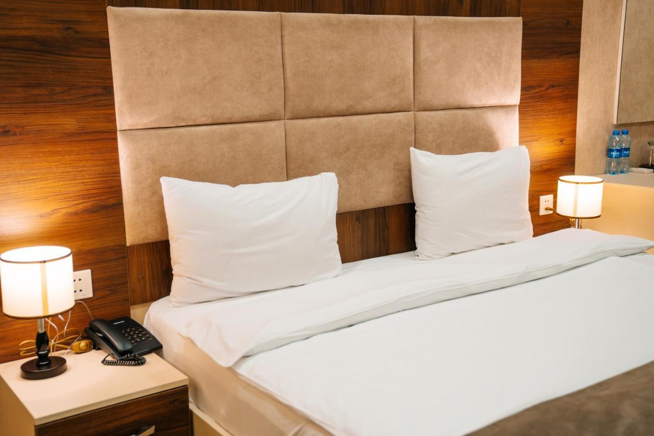 The Clocktower Hotel Baku Bagian luar foto