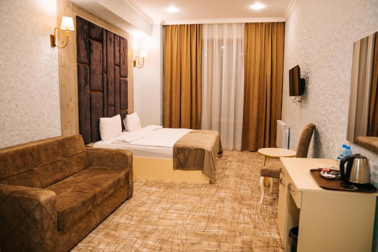 The Clocktower Hotel Baku Bagian luar foto